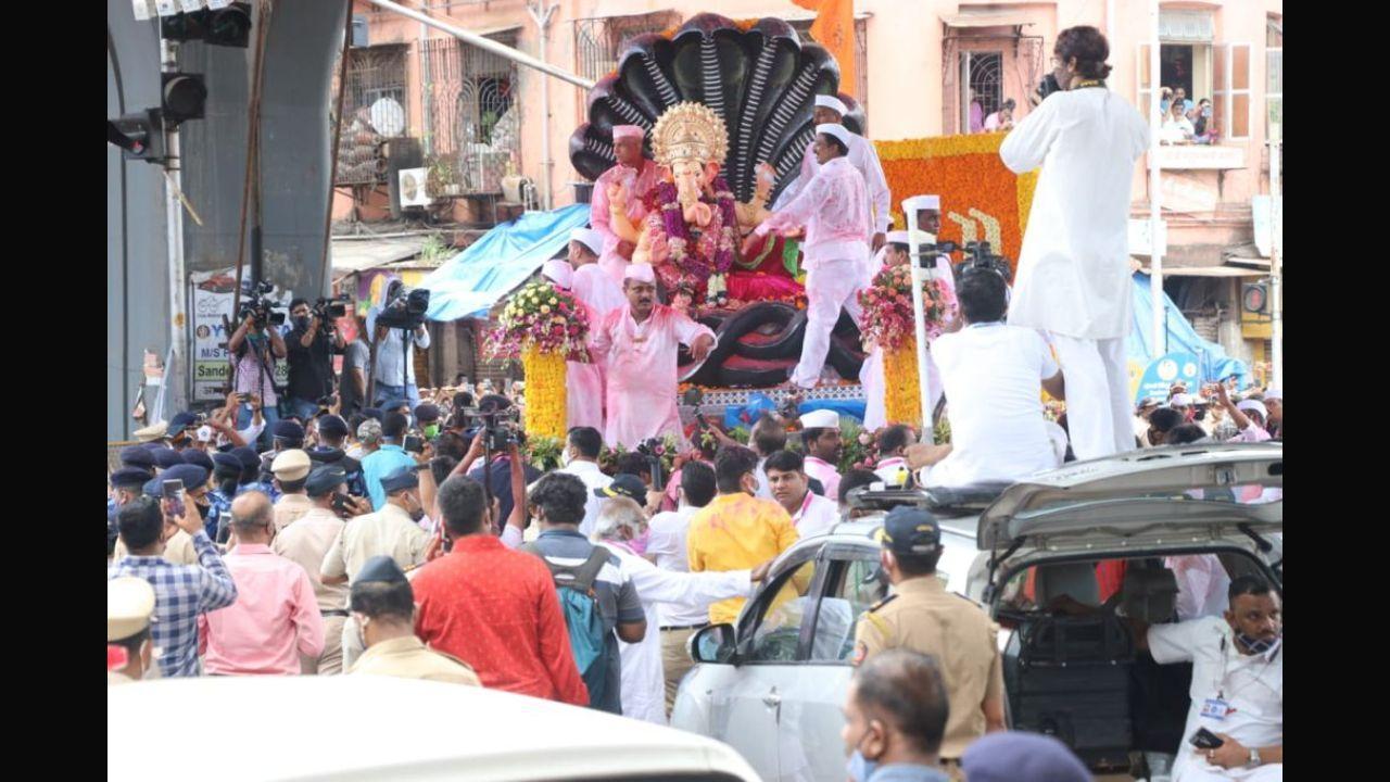 IN PHOTOS: Mumbaikars bid farewell to Ganpati Bappa amid Covid-19 restrictions